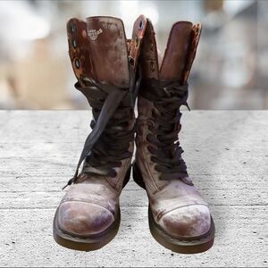 1914 DR Martens Triumph Boots Size 7
